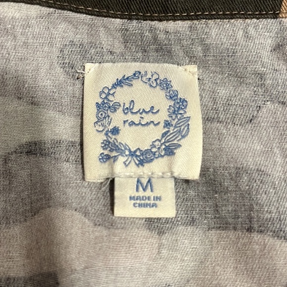 Francesca’s Camo Print Button Down Top - Picture 2 of 3